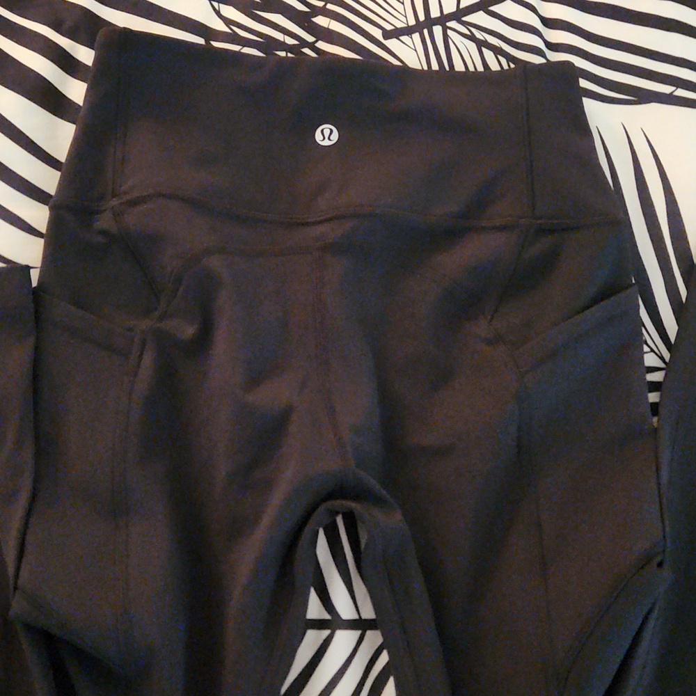 LULULEMON ALL THE RIGHT PLACES - Picture 4 of 7
